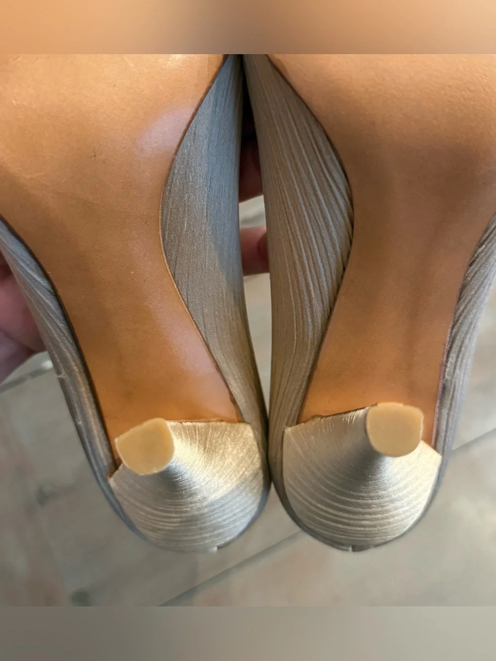 Stuart Weitzman peep-toe heels shimmering cream With Bow Sz 8.5 Preowned